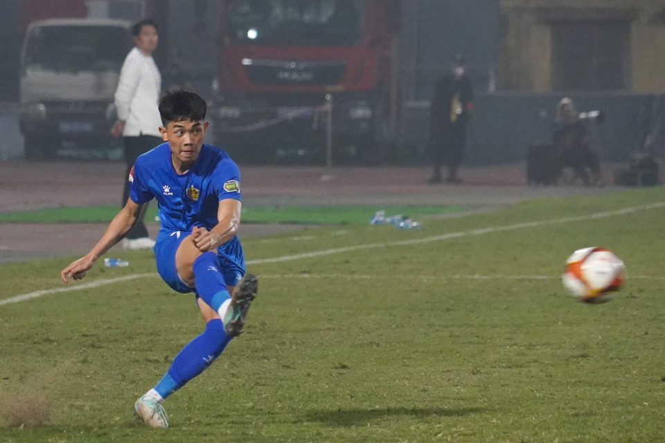 Ngôi sao trẻ Đình Bắc được tung vào sân nhưng không thể ghi bàn ở trận đấu này. (Ảnh: Việt Anh/Vietnam+)