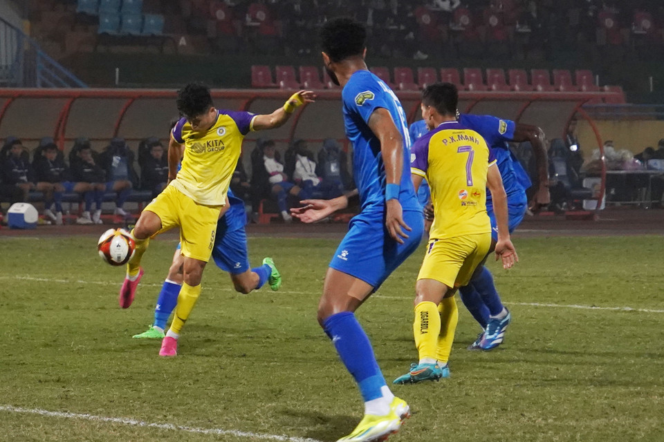 Đến phút thứ 33, Tuấn Hải tung cú vuốt bóng trong vòng cấm, nâng tỷ số lên 3-0 cho Hà Nội FC. (Ảnh: Việt Anh/Vietnam+)