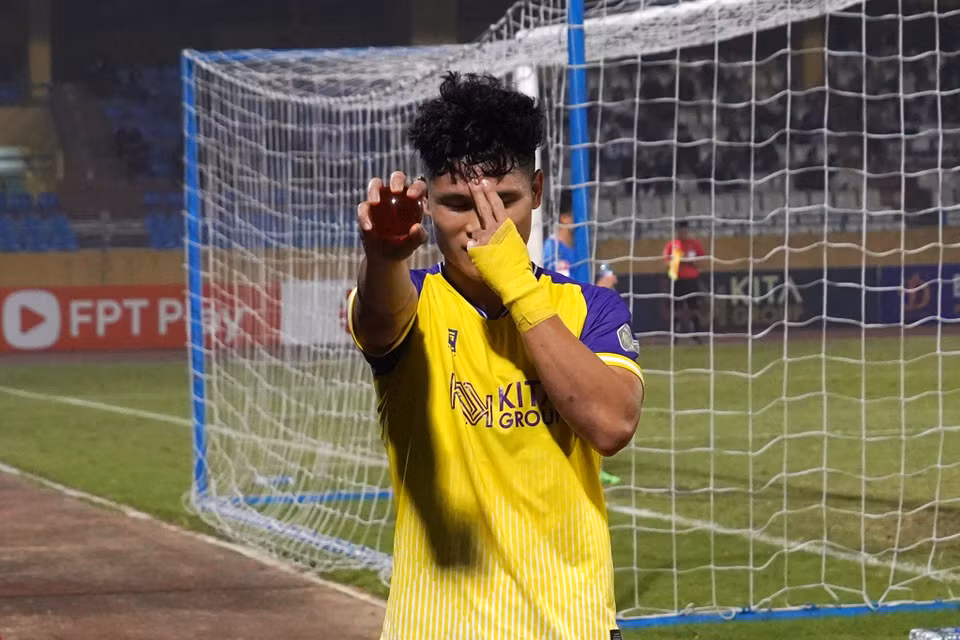 Pha ăn mừng theo phong cách bộ truyện tranh 'Dragonball' của Tuấn Hải. (Ảnh: Việt Anh/Vietnam+)