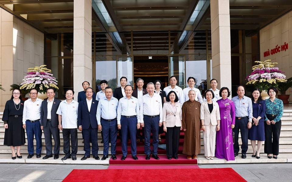 Tổng Bí thư Tô Lâm với Đoàn đại biểu Quốc hội thành phố Hà Nội. (Ảnh: Doãn Tấn/TTXVN)