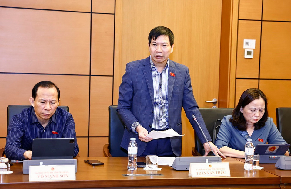 Đại biểu Quốc hội tỉnh Thanh Hóa Trần Văn Thức phát biểu ý kiến. (Ảnh: Doãn Tấn/TTXVN)