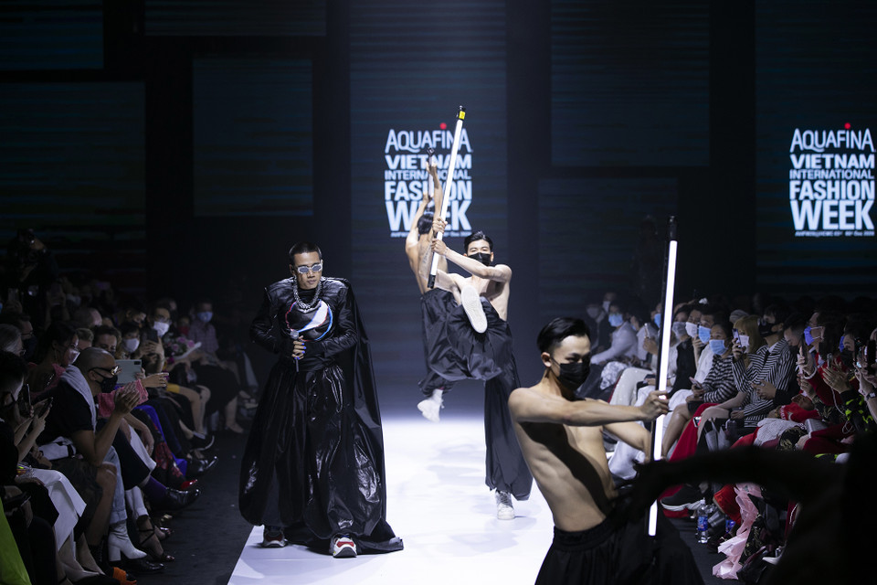 Show diễn có sự tham gia của 3 thầy trò Rapper Wowy, Dế Choắt và Lăng LD. (Ảnh: CTV/Vietnam+)