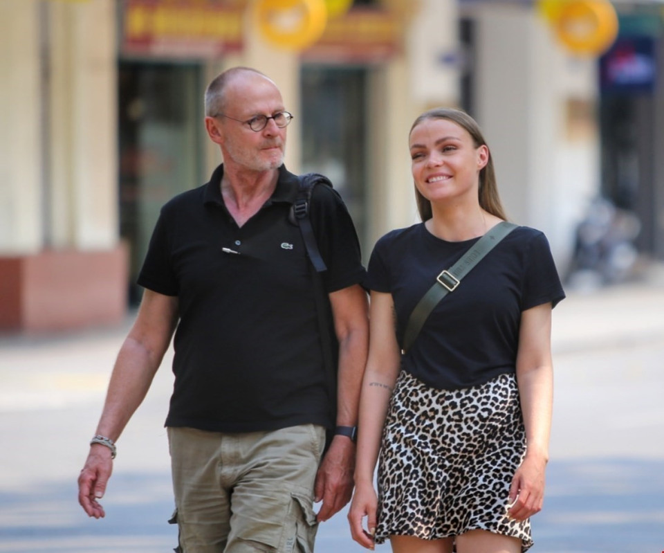 Du khách quốc tế tại phố đi bộ hồ Hoàn Kiếm. (Ảnh: Tuấn Đức/TTXVN)