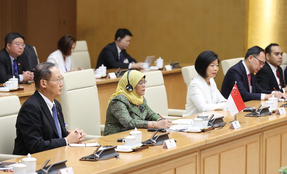 Tổng thống Cộng hòa Singapore Halimah Yacob và đoàn Singapore tham dự buổi tiếp. (Ảnh: Dương Giang/TTXVN)