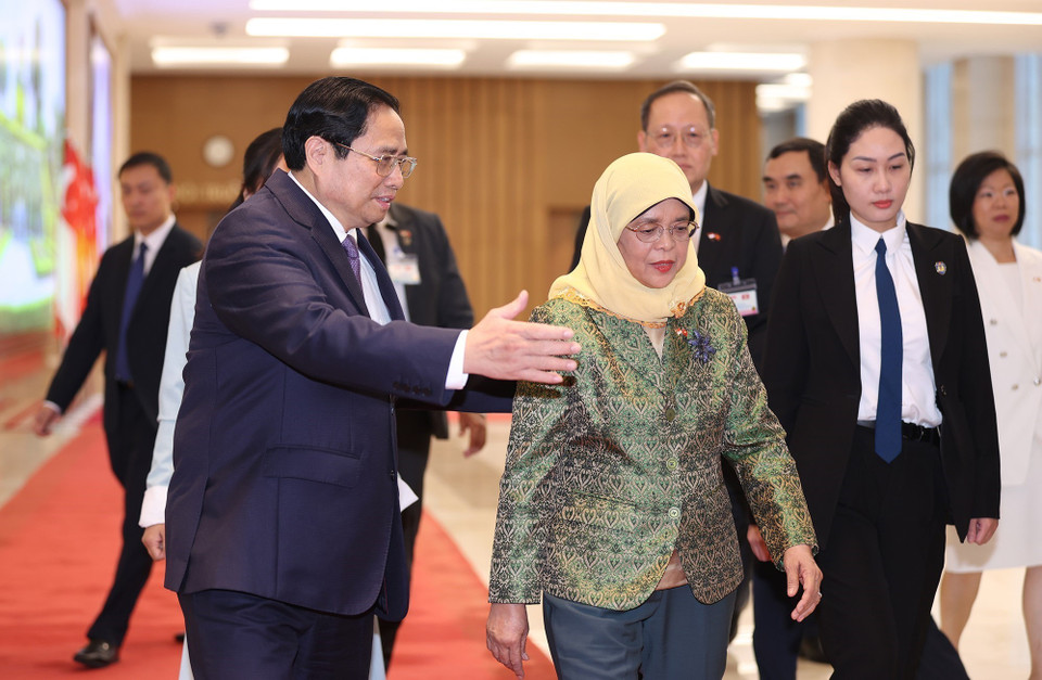 Thủ tướng Phạm Minh Chính tiếp Tổng thống Cộng hòa Singapore Halimah Yacob. (Ảnh: Dương Giang/TTXVN)