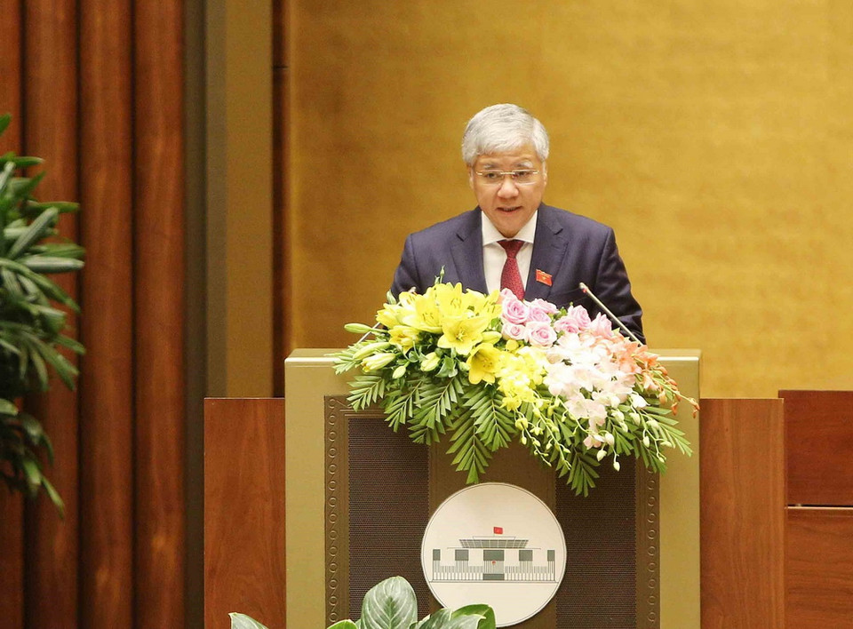 Bộ trưởng, Chủ nhiệm Ủy ban Dân tộc Đỗ Văn Chiến trình bày Báo cáo đánh giá kết quả 3 năm thực hiện các chính sách hỗ trợ phát triển kinh tế-xã hội vùng dân tộc thiểu số và miền núi. (Ảnh: TTXVN)