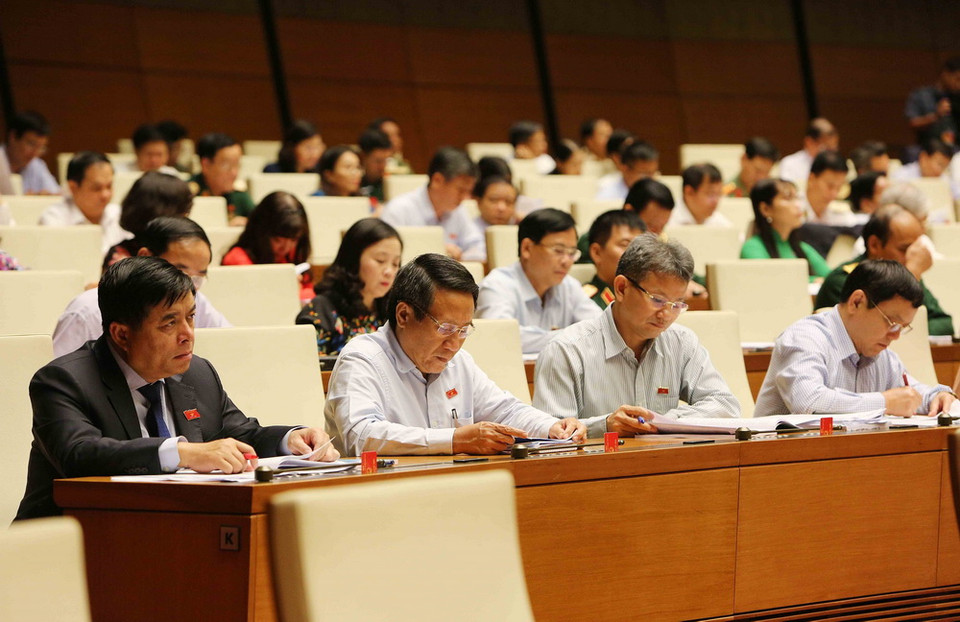 Các đại biểu Quốc hội dự phiên họp sáng 23/10. (Ảnh: TTXVN)