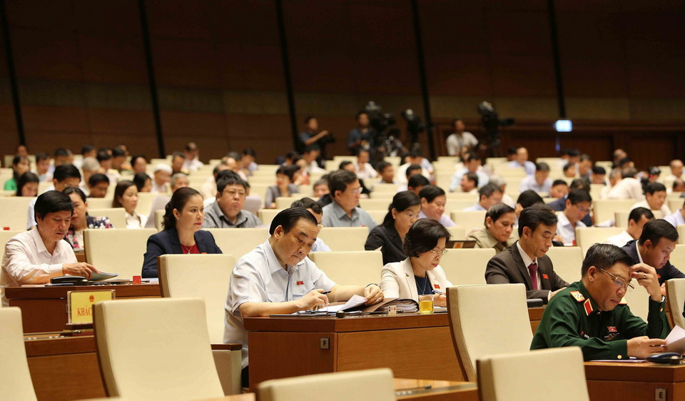 Các đại biểu Quốc hội dự phiên họp sáng 23/10. (Ảnh: TTXVN)