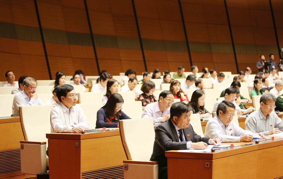 Các đại biểu Quốc hội dự phiên họp sáng 23/10. (Ảnh: TTXVN)