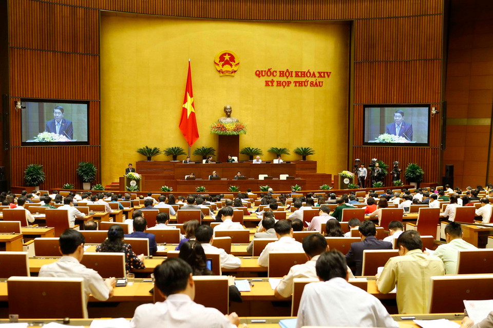 Các đại biểu Quốc hội dự phiên họp sáng 23/10. (Ảnh: TTXVN)