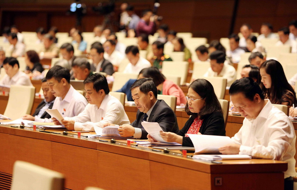 Các đại biểu Quốc hội dự phiên họp sáng 23/10. (Ảnh: TTXVN)