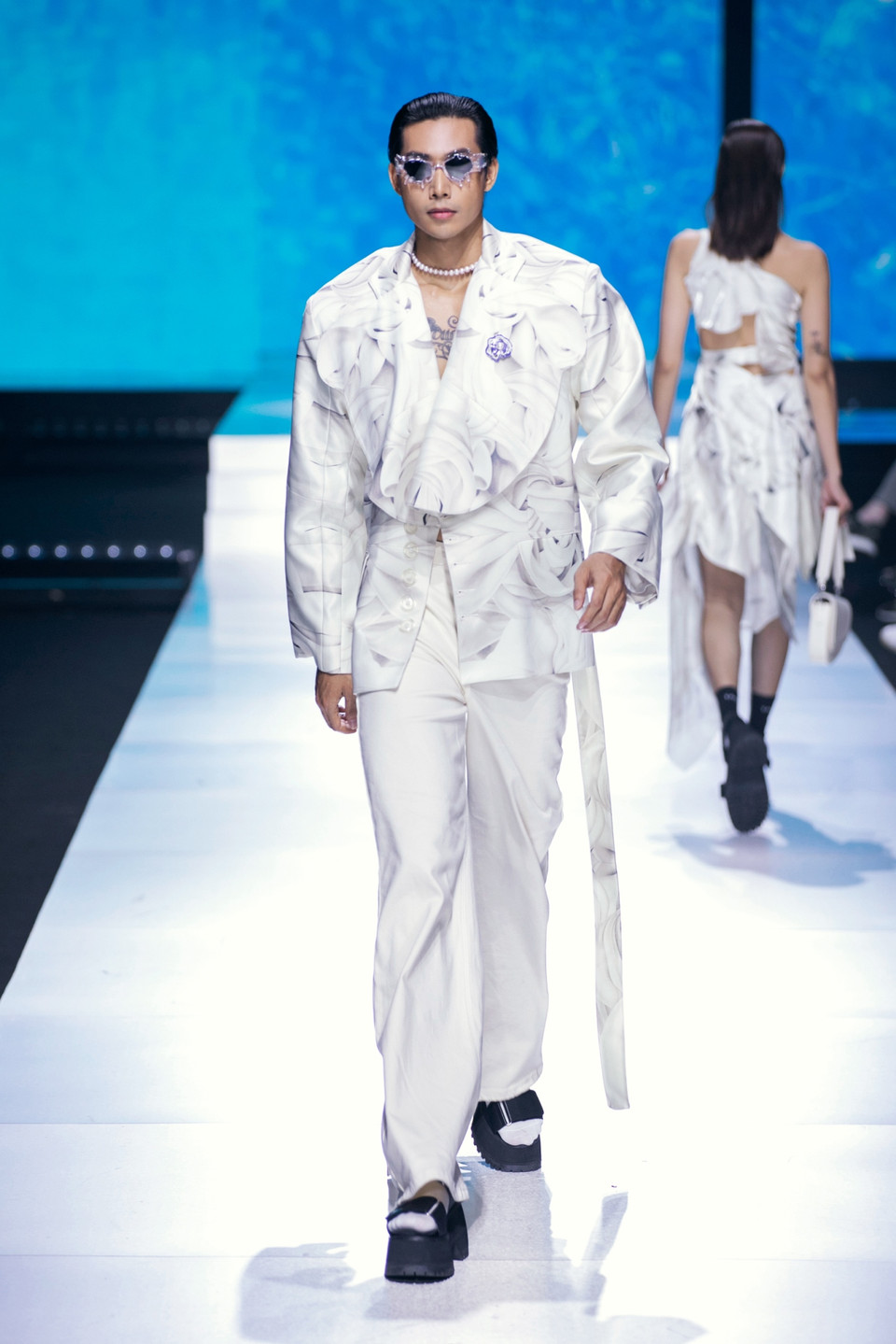 Một thiết kế trong bộ sưu tập “Kiệt tác của nước.” (Ảnh: CTV/Vietnam+)