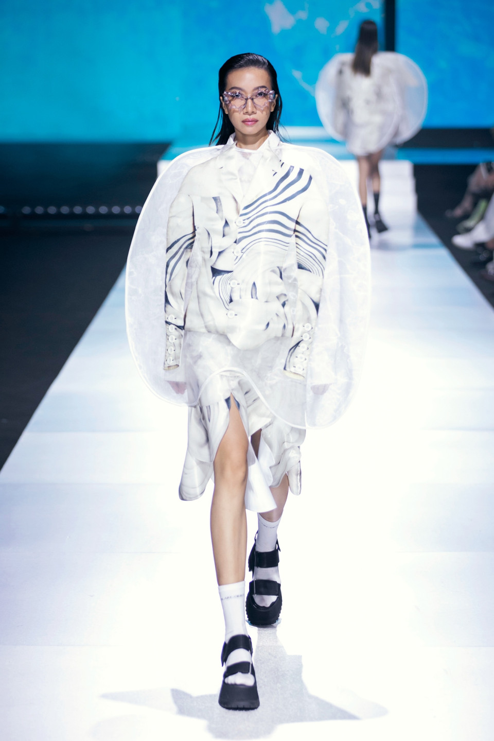 Một thiết kế trong bộ sưu tập “Kiệt tác của nước.” (Ảnh: CTV/Vietnam+)