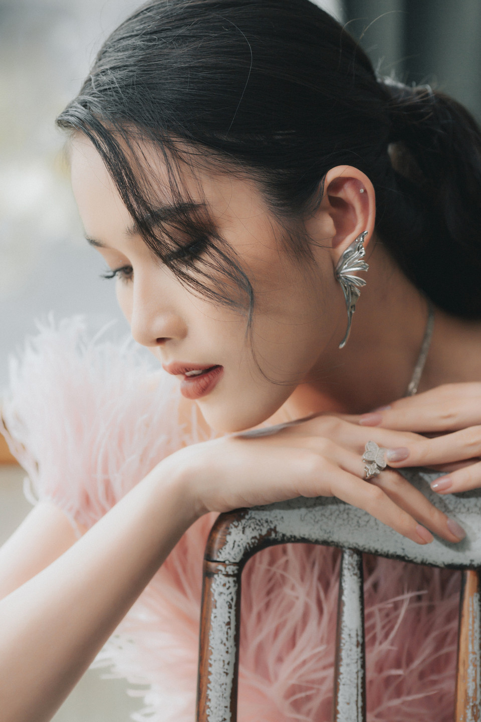 Những hình ảnh của Phương Anh được các chuyên gia phong cách biến đổi không ngừng để mang đến giới mộ điệu những góc nhìn khác nhau của nàng Á hậu. (Ảnh: CTV/Vietnam+)