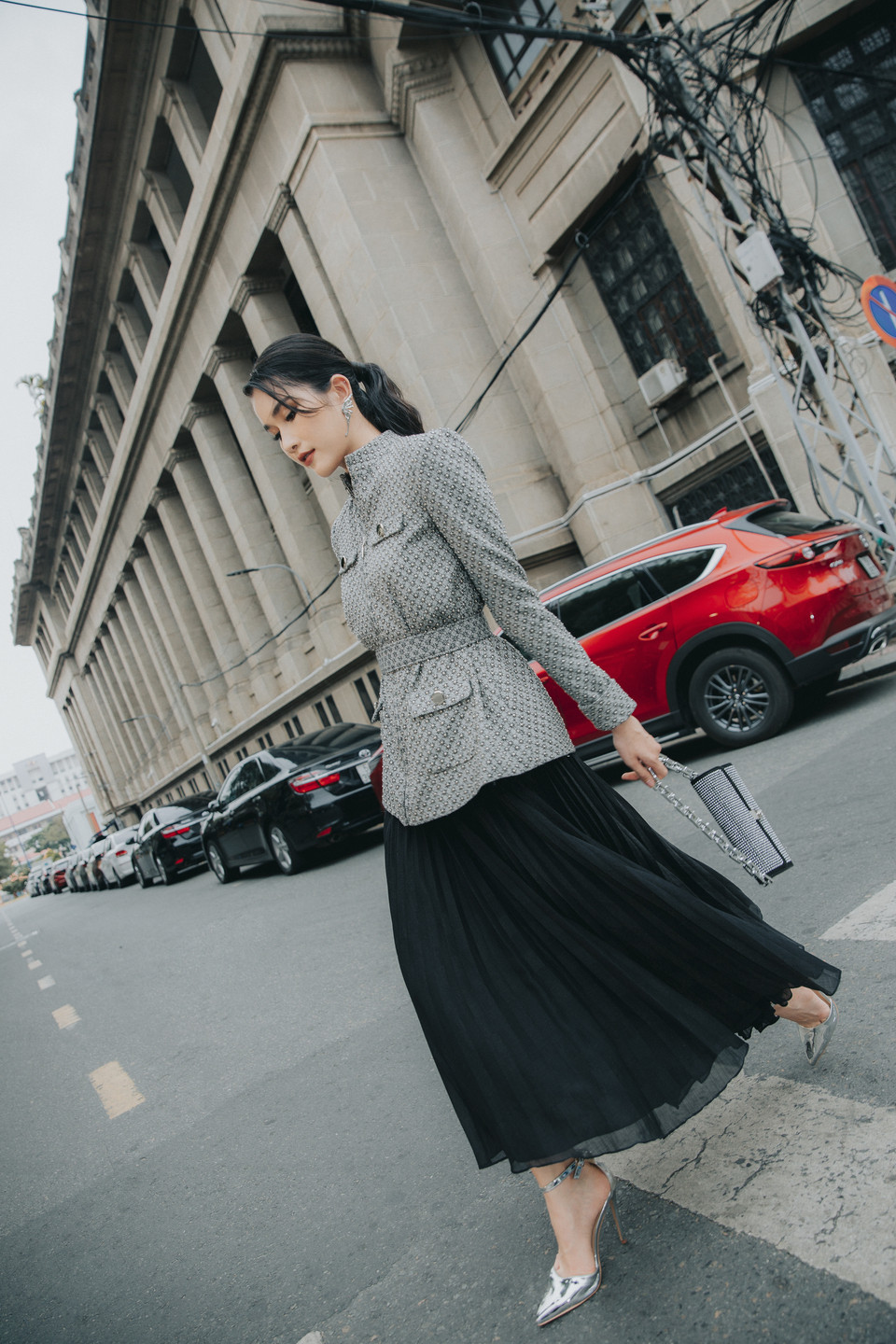 Sau khi trở thành Đại sứ của Tuần lễ Du lịch Thành phố Hồ Chí Minh, trong bộ ảnh mới nhất vừa công bố, Á hậu 1 Hoa hậu Việt Nam đã cho thấy một hình ảnh khác với phong thái thường ngày nhưng thời thượng và sành điệu. (Ảnh: CTV/Vietnam+)