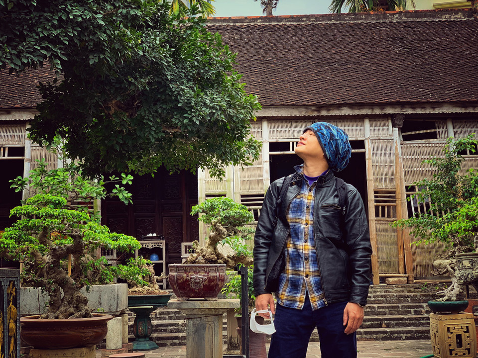 Trong không gian làng nghề Bát Tràng vẫn giữ được những nếp nhà truyền thống đồng bằng Bắc bộ, nơi trở thành điểm 'check-in' được giới trẻ ưa thích khi khám phá làng gốm cổ ven sông Hồng. (Ảnh: CTV/Vietnam+)