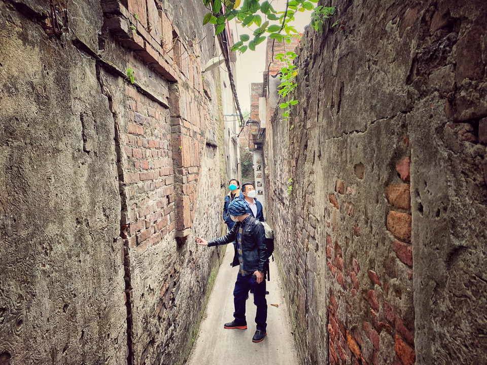 Những lối ngõ nhỏ là 'đặc sản' ở làng nghề Bát Tràng. (Ảnh: CTV/Vietnam+)