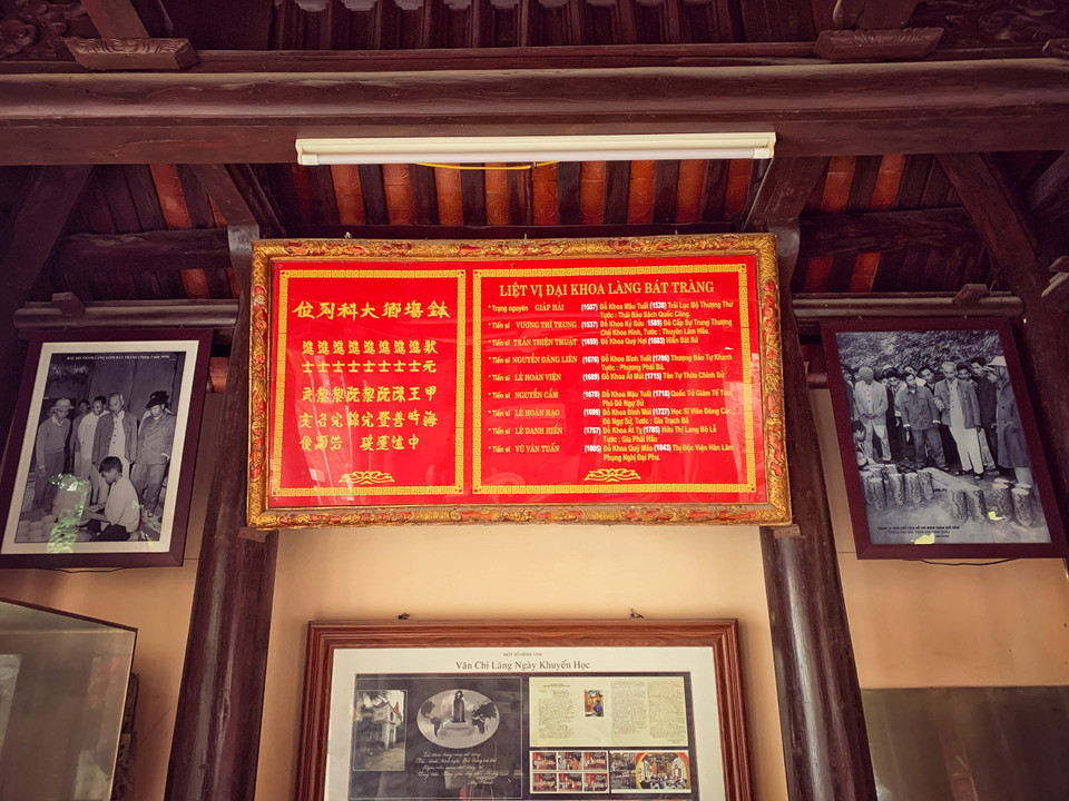 Lịch sử làng Bát Tràng còn lưu danh 364 vị đỗ đạt, trong đó có 8 vị tiến sỹ và một vị Trạng nguyên. (Ảnh: Mai Mai/Vietnam+)