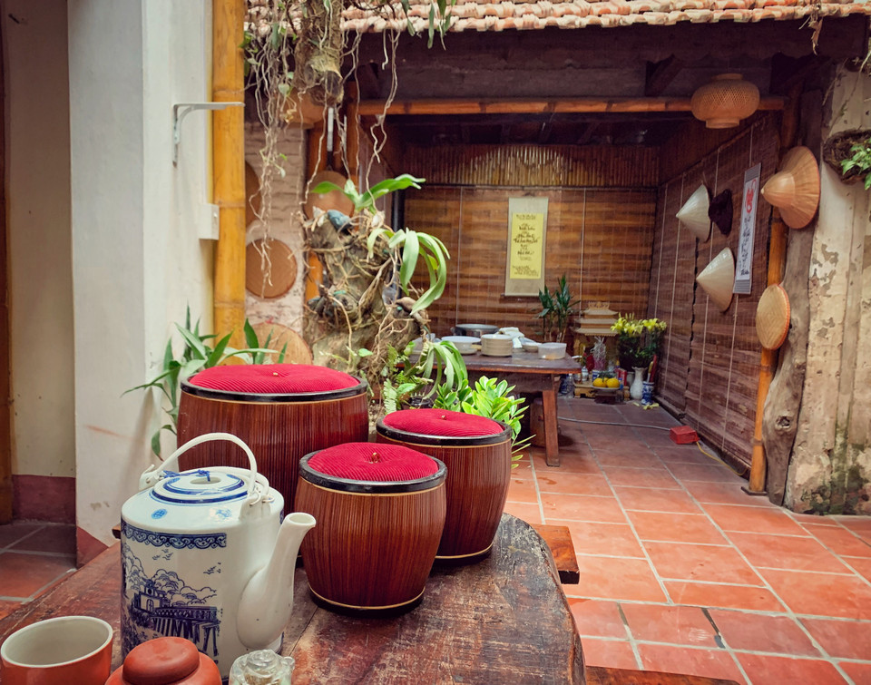 Không gian cũ được phục dựng và giữ gìn để níu chân du khách. (Ảnh: CTV/Vietnam+)