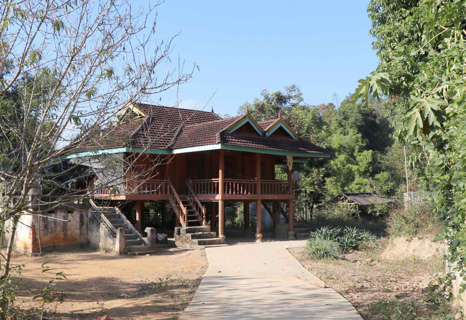 Những ngôi nhà khang trang, chắc chắn đã được xây dựng ở bản Pú Tửu. (Ảnh: Xuân Tiến/TTXVN)