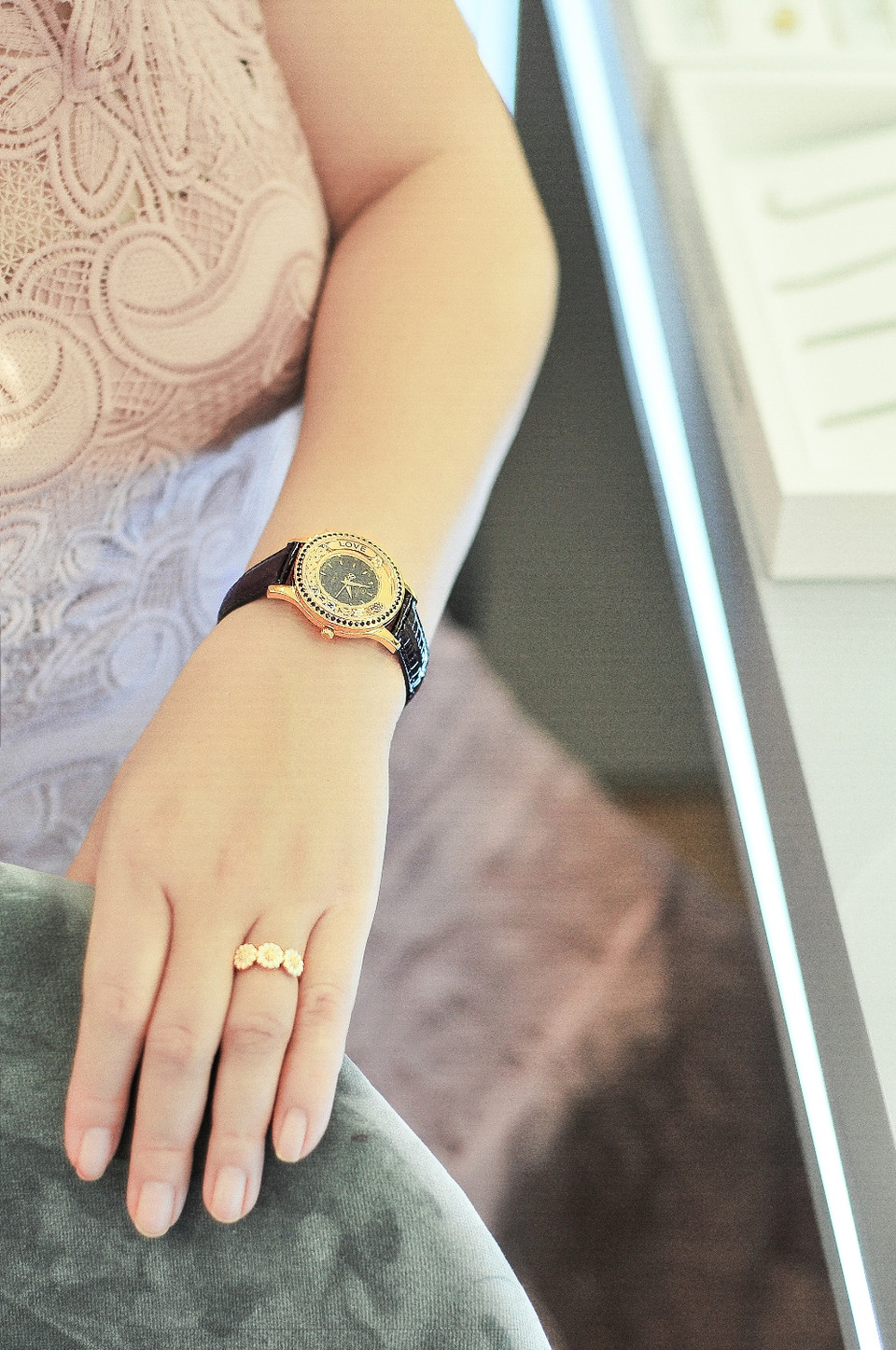 Trang sức Christina với sự phong phú đa dạng của các dây da nhiều màu sắc, các charm thiết kế tinh xảo cho phép phối hợp cùng với các đồng hồ sản xuất từ Thụy Sĩ tạo nên phong cách riêng độc đáo và sành điệu 