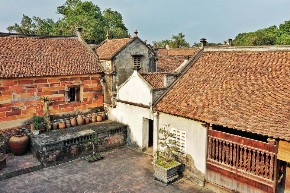 Chùa là một trong những trung tâm Phật giáo lớn của dòng thiền phái Trúc Lâm, một trong những nơi còn giữ nguyên bản nét kiến trúc truyền thống Việt cổ. Hiện chùa Bổ Đà còn nhiều tài liệu, hiện vật, cổ vật quý có giá trị lớn về mặt văn hóa, lịch sử, kiến trúc và mỹ thuật. (Ảnh: Mai Mai/Vietnam+)