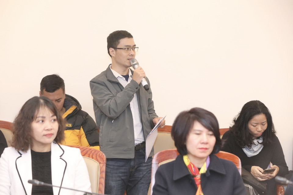 Phóng viên đặt câu hỏi cho Ban Tổ chức cuộc thi. (Ảnh: Minh Quyết/TTXVN)