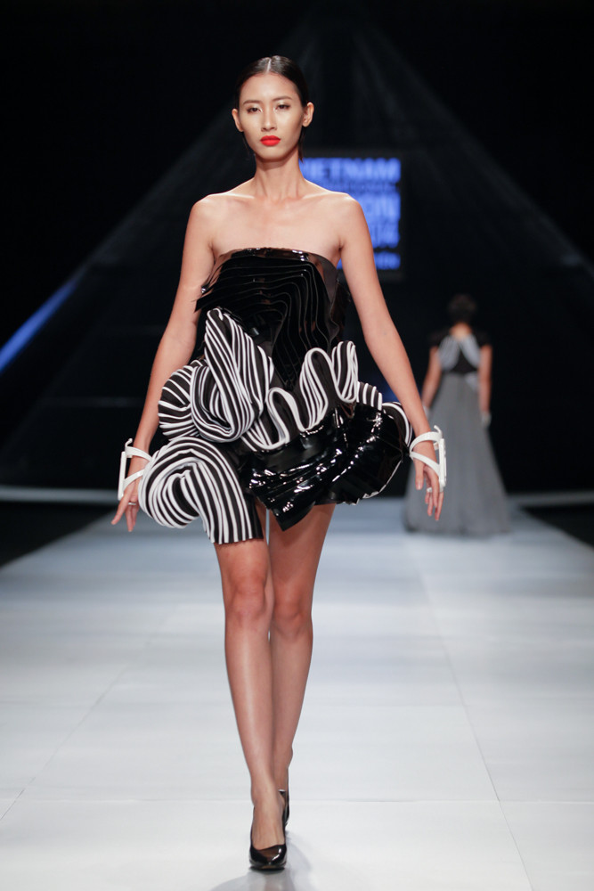 Cảm hứng chính của bộ sưu tập này là nghệ thuật ảo ảnh thị giác... (Ảnh: BTC)