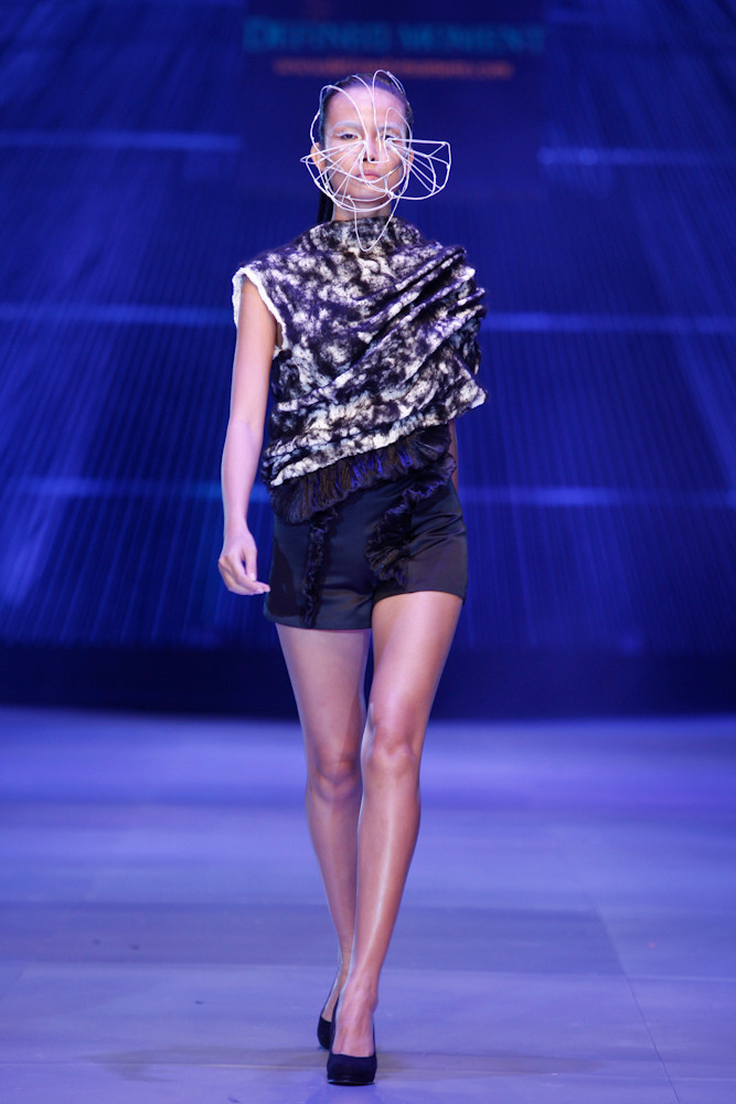 Thanh Nga đã mang cảm hứng từ chiếc lá rẻ quạt đến với Tuần lễ Thời trang quốc tế Việt Nam. (Ảnh: BTC)