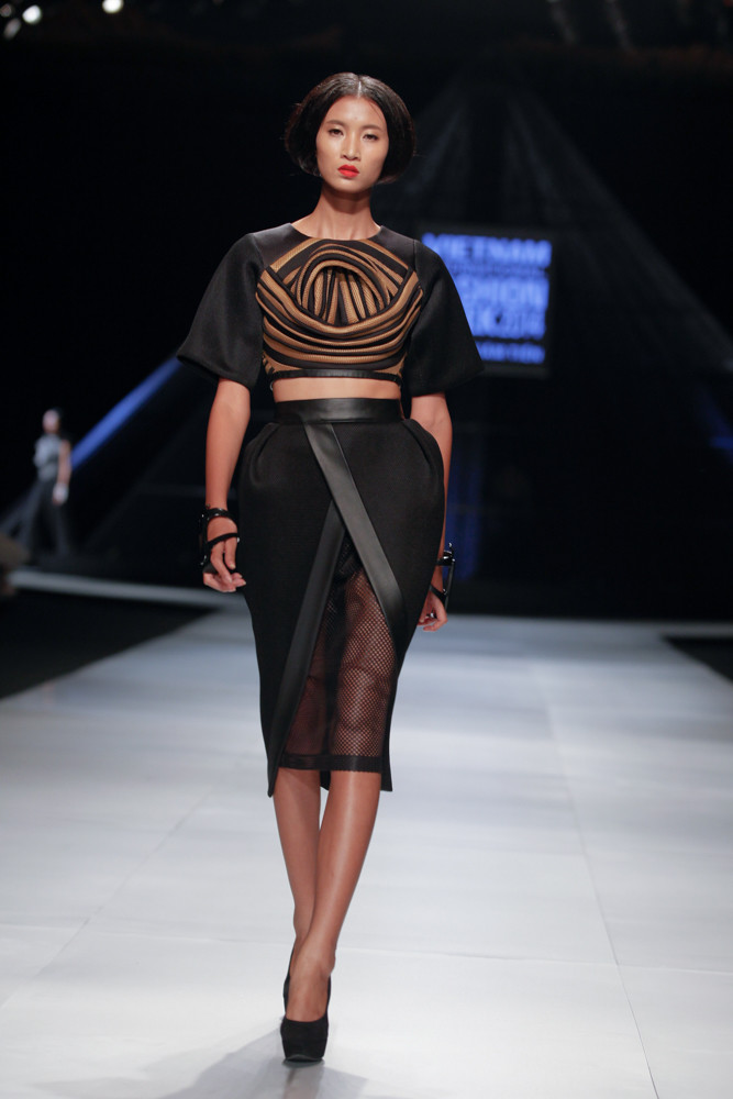 Chỉ trong bảng màu trắng, xám, đen và nhũ đồng... (Ảnh: BTC)