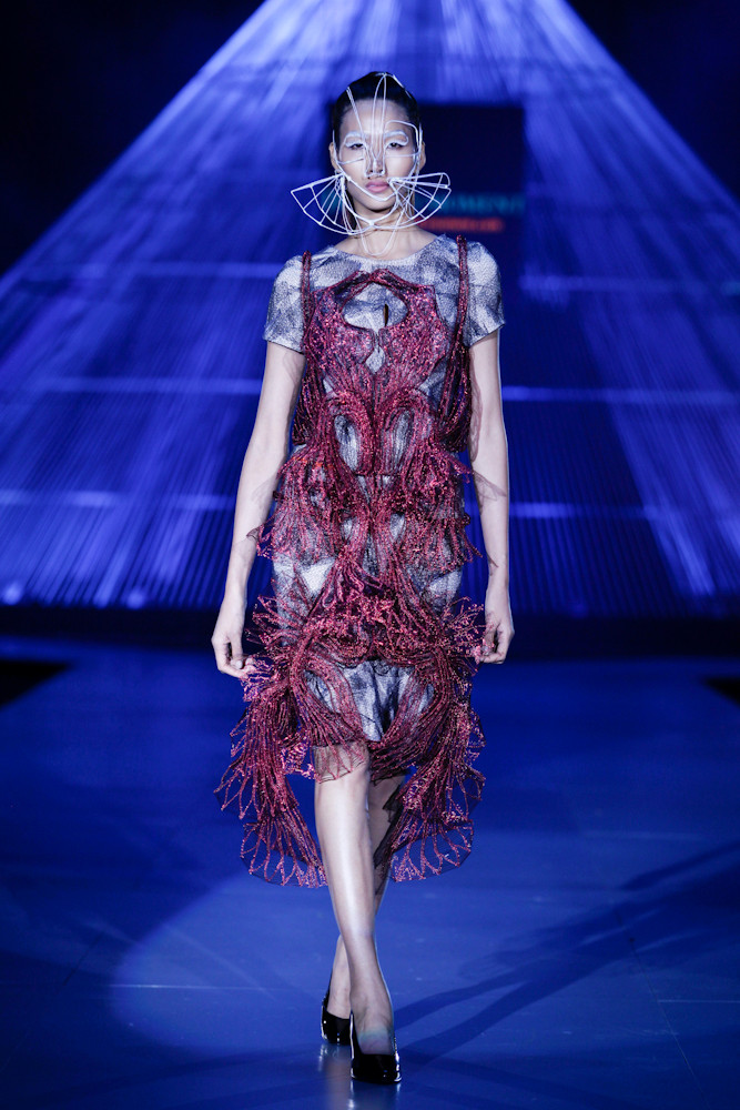 Hoàng Thùy tiếp tục được làm vedette trong show diễn của nhà thiết kế Thanh Nga. (Ảnh: BTC)