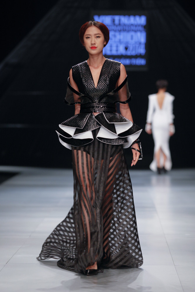 Nhưng những thiết kế của Giám Tiền vẫn toát ra được chất riêng... (Ảnh: BTC)