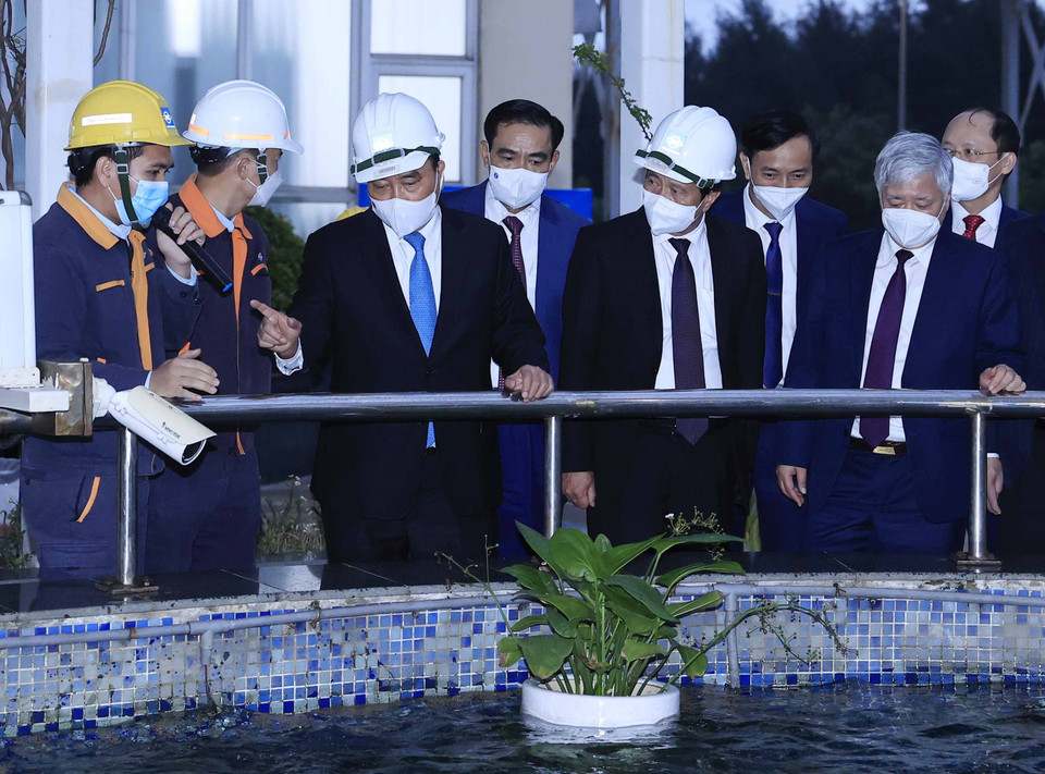 Chủ tịch nước Nguyễn Xuân Phúc thăm Công ty TNHH Gang thép Hưng Nghiệp Formosa Hà Tĩnh. (Ảnh: Thống Nhất/TTXVN)