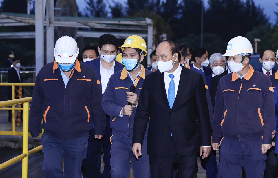 Chủ tịch nước Nguyễn Xuân Phúc thăm Công ty TNHH Gang thép Hưng Nghiệp Formosa Hà Tĩnh. (Ảnh: Thống Nhất/TTXVN)