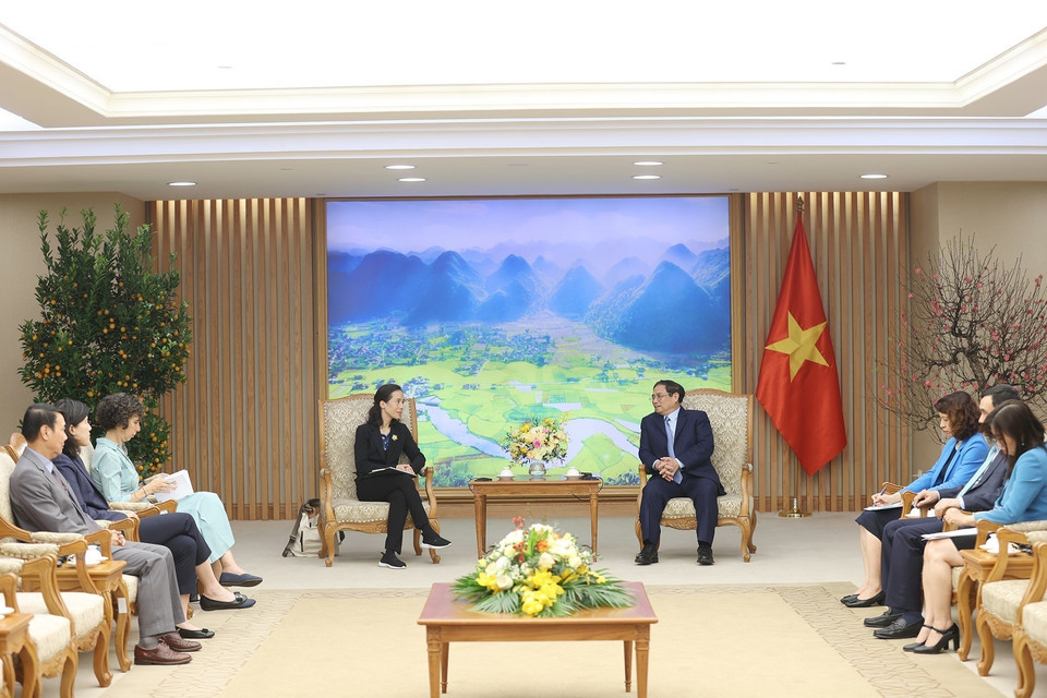 Thủ tướng Phạm Minh Chính tiếp bà Aurelia Nguyen, nguyên Giám đốc điều hành Chương trình Tiếp cận vaccine toàn cầu COVAX. (Ảnh: Dương Giang/TTXVN)