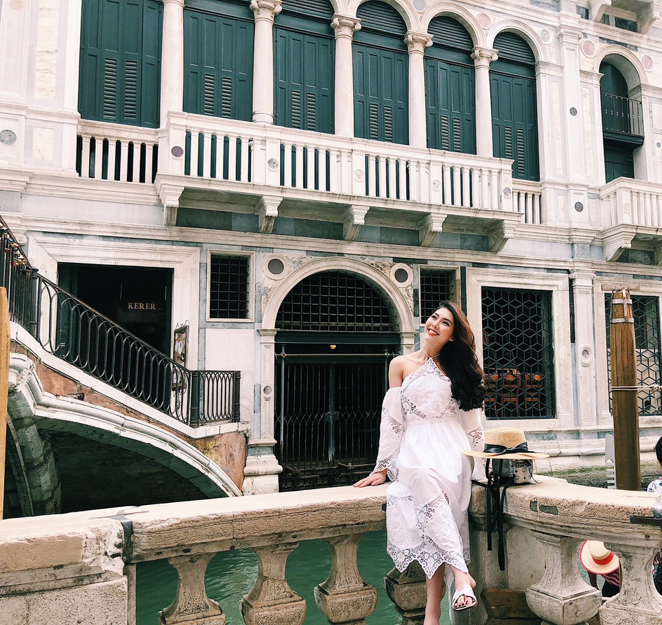 Trong năm cô đã có dịp đến với Ai Cập, Abu Dhabi, Đài Loan, Hong Kong, Singapore, Phillipines, Hàn Quốc, Nhật Bản, Malaysia, Pháp, Đức, Thuỵ Sỹ, Italy, Maldives, Nga… (Ảnh: CTV/Vietnam+)