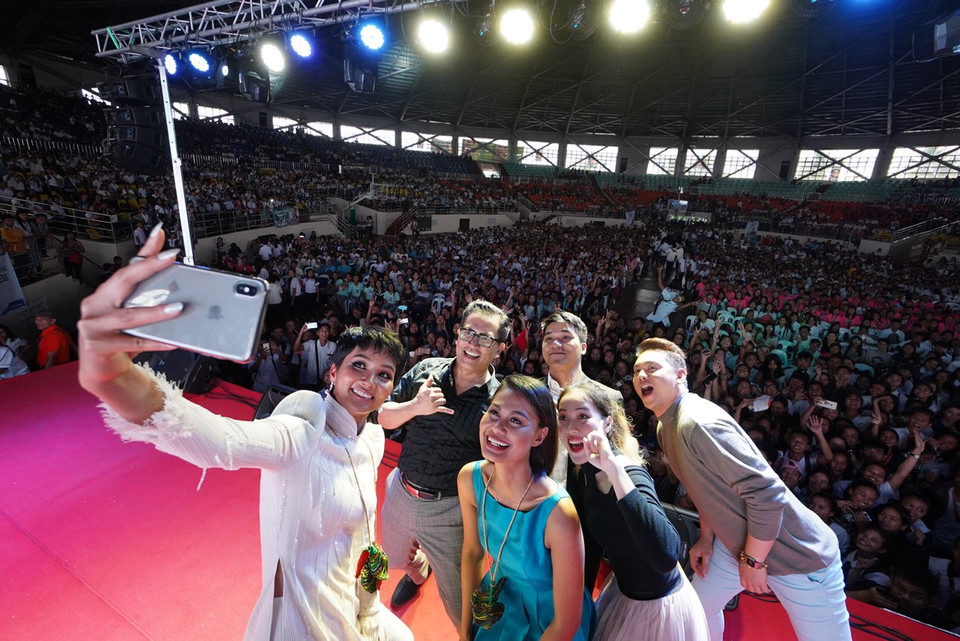 Điều thú vị, H'Hen Niê cũng được người hâm mộ Philippines gọi với tên gọi thân thuộc 'Venus Raj Việt Nam' nhờ câu chuyện tương đồng của hai nữ hoàng sắc đẹp: Một cô gái nghèo vượt khó, vượt qua quy chuẩn, định kiến của sắc đẹp Quốc gia, cùng Lọt Top 5 Miss Universe và mở ra một kỷ nguyên mới cho sắc đẹp Quốc gia. (Ảnh: CTV/Vietnam+)