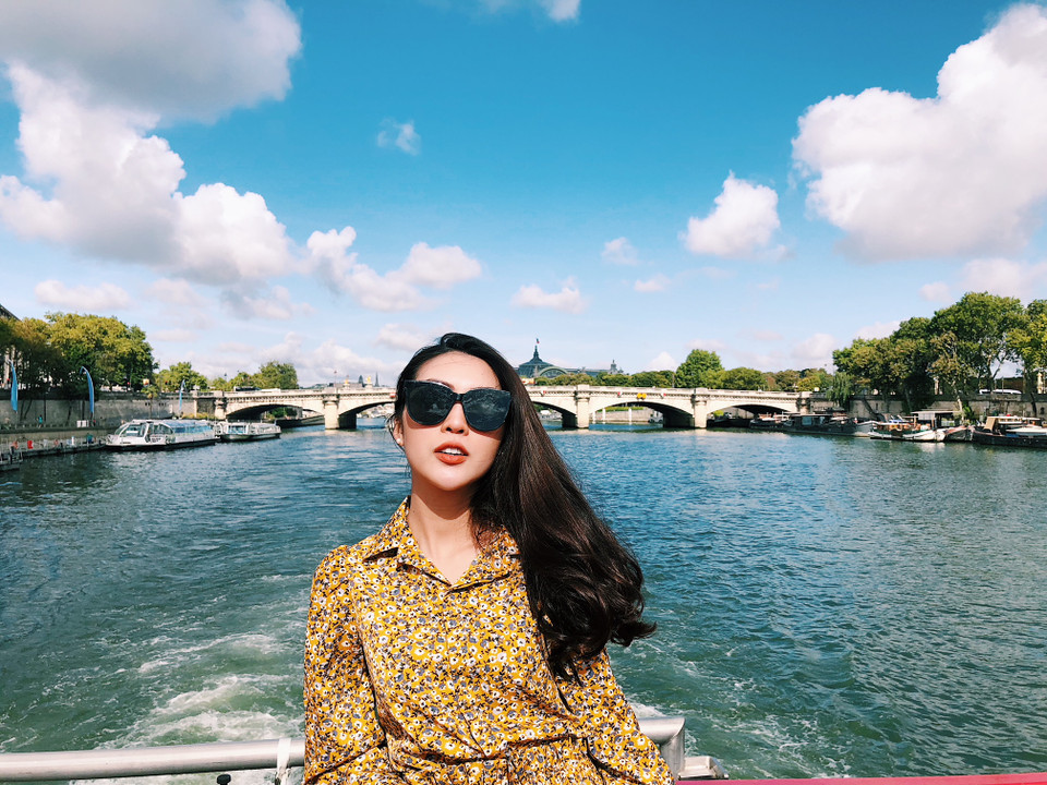 Trên dòng sông Seine thơ mộng của Pháp. (Ảnh: CTV/Vietnam+)