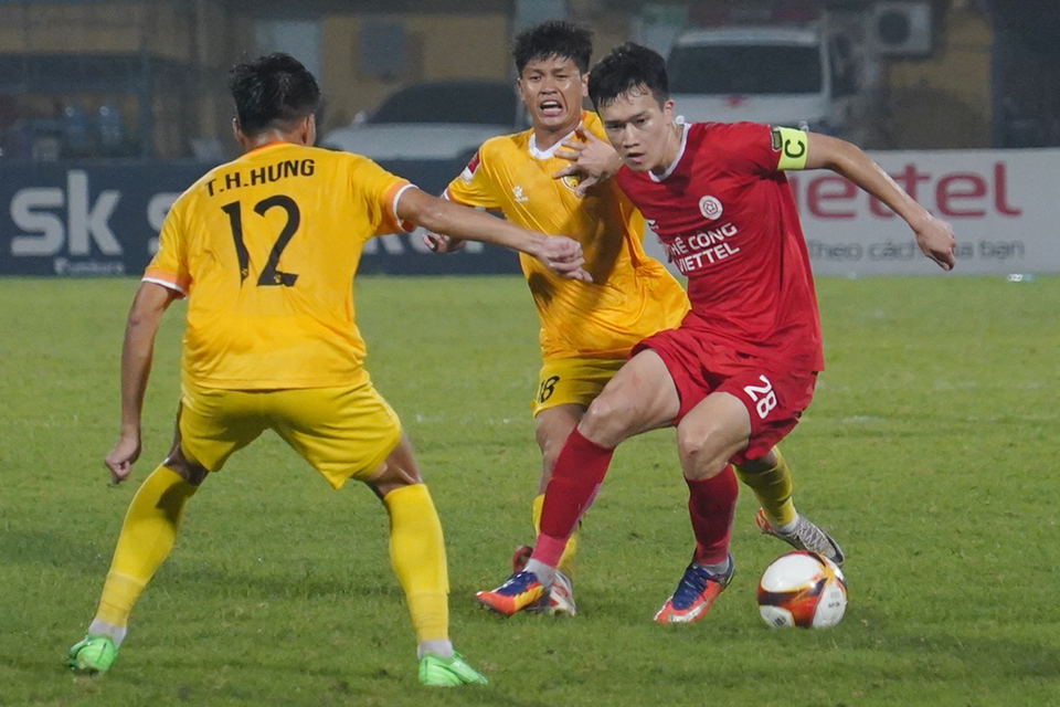 Tinh thần lên cao sau hai chiến thắng liên tiếp trước Công an Hà Nội, Hoàng Đức và các đồng đội đặt mục tiêu giành trọn 3 điểm trước Quảng Nam đề thoát khỏi nhóm 'cầm đèn đỏ.' (Ảnh: Việt Anh/Vietnam+)