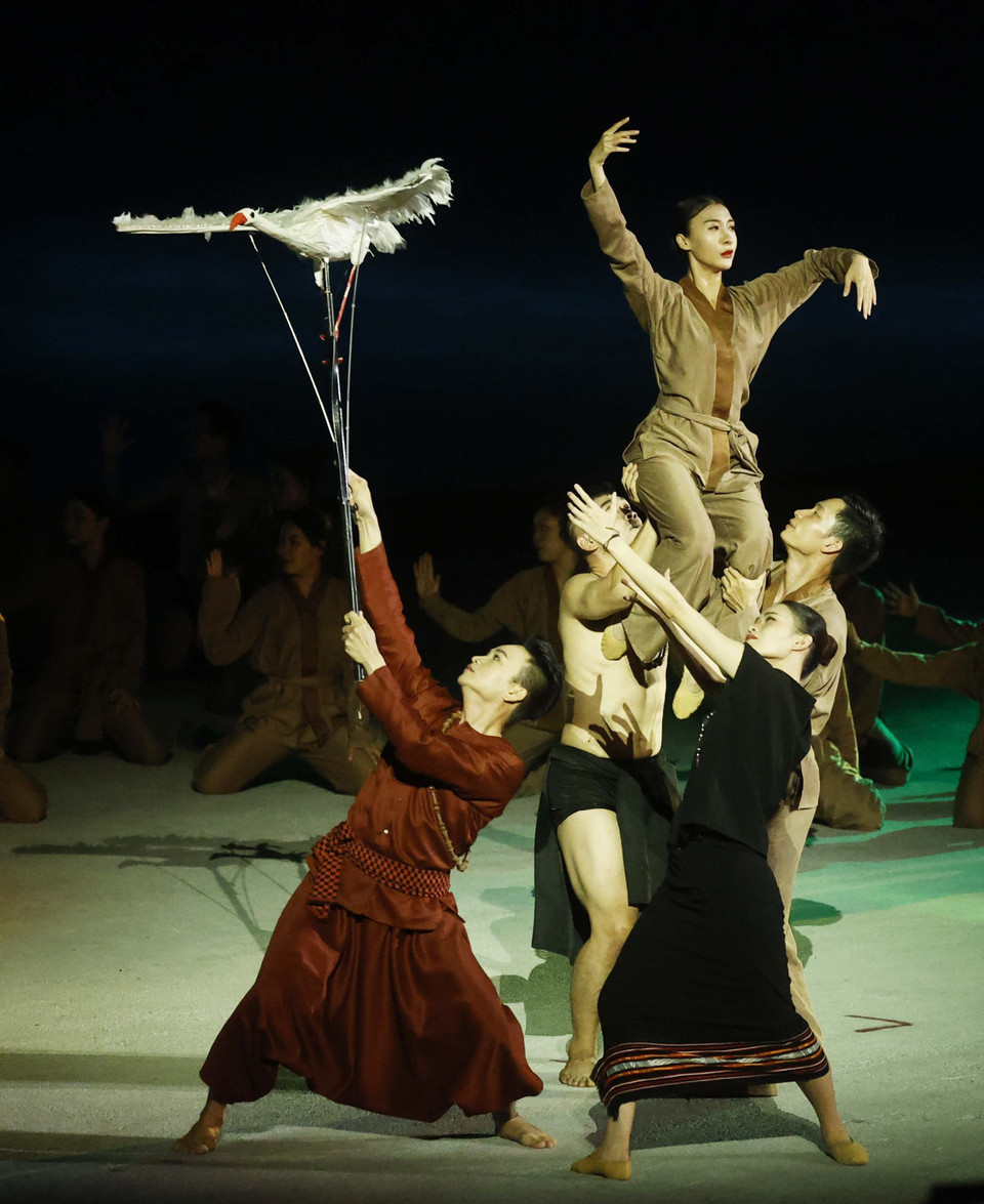 Màn biểu diễn nghệ thuật tại chương trình. (Ảnh: Thống Nhất/TTXVN)