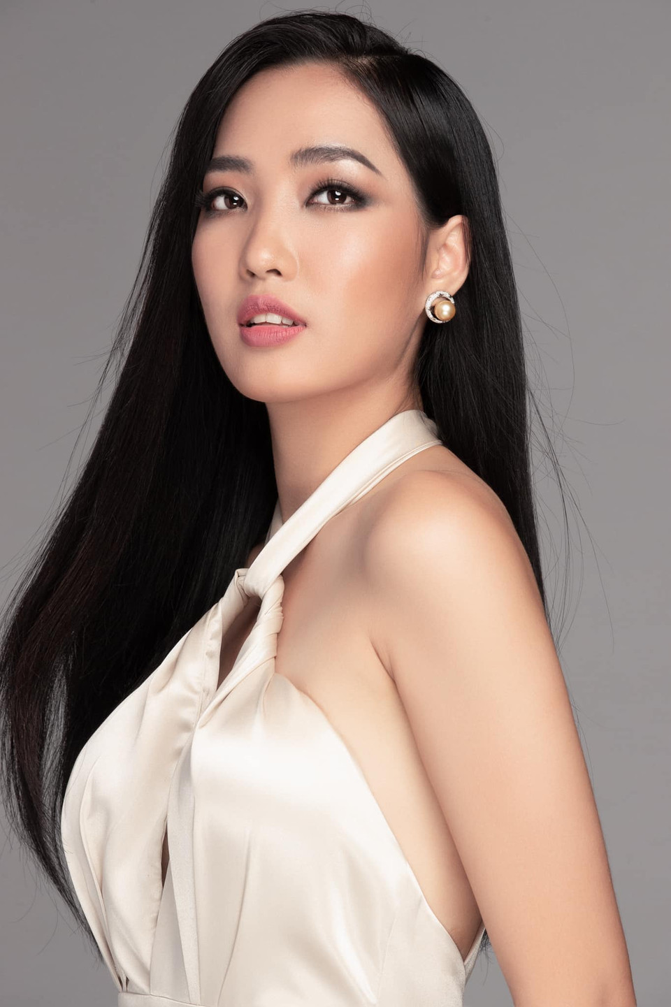 Nguyễn Thị Thu Cúc đang là diễn viên trực thuộc sân khấu kịch 5B. Trước khi tham gia cuộc thi, cô đã là Á khôi trường Đại học Sân khấu Điện ảnh Thành phố Hồ Chí Minh và lọt top 45 Hoa hậu Hoàn vũ Việt Nam 2019. (Ảnh: CTV/Vietnam+)