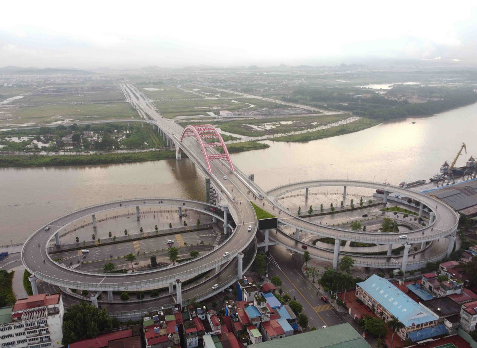 Cầu Hoàng Văn Thụ được thiết kế theo mô hình cánh chim biển. (Ảnh: Vũ Sinh/TTXVN)