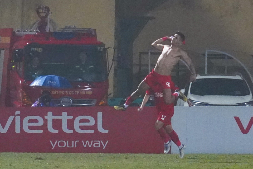 Phút thứ 63, ngoại binh Pedro Henrique lập công đưa Thể Công-Viettel vươn lên dẫn trước 1-0. (Ảnh: Việt Anh/Vietnam+)
