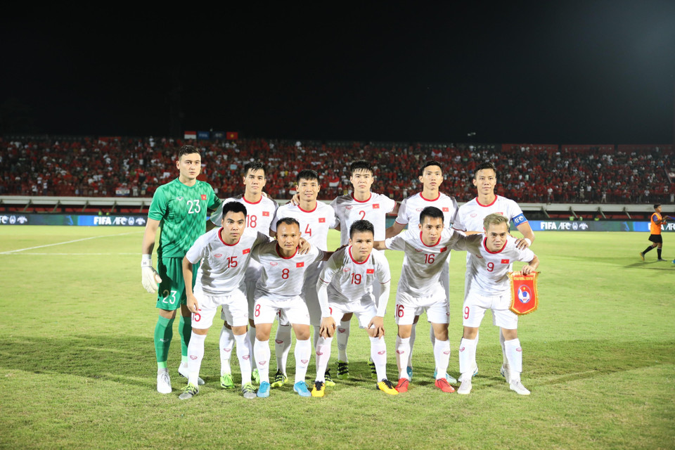 Đội hình ra sân của đội tuyển Việt Nam. (Ảnh: Hoàng Linh/TTXVN)