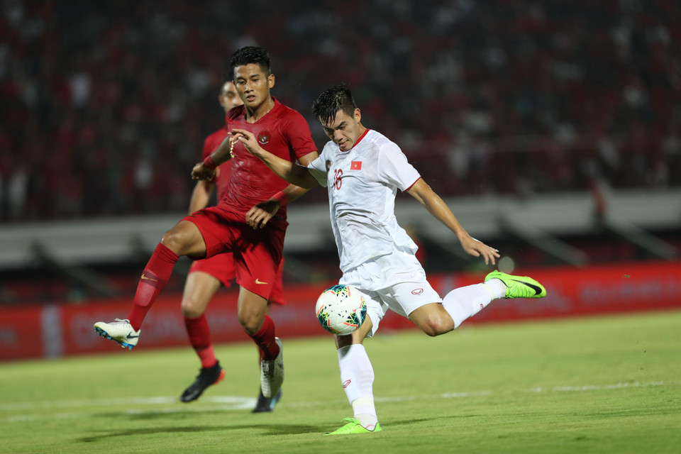 Pha đột phá của tiền đạo Tiến Linh. (Ảnh: Hoàng Linh/TTXVN)