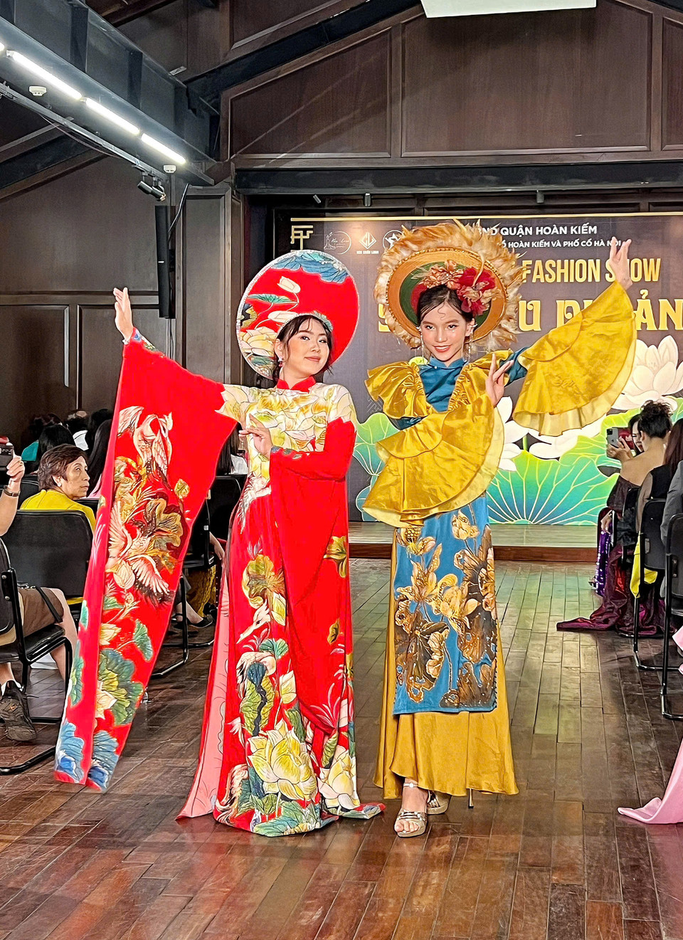 Sẽ trình diễn bộ sưu tập áo dài nghệ thuật “Hoa sen,” nhà thiết kế Hằng Nguyễn muốn mượn hình tượng những bông hoa sen của Việt Nam thổi hồn vào bộ sưu tập, nhằm tôn vinh người phụ nữ Việt Nam kiên cường bất khuất. (Ảnh: Mai Mai/Vietnam+)