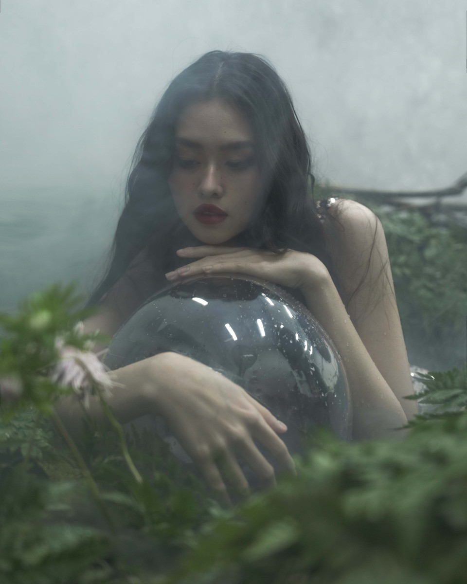 Không còn hình tượng ‘ngọc nữ’ quen thuộc, những hình ảnh mới của Tường San đã phần nào tiết lộ về định hướng cho hành trình mới của Á hậu trong thời gian tới. (Ảnh: CTV/Vietnam+)