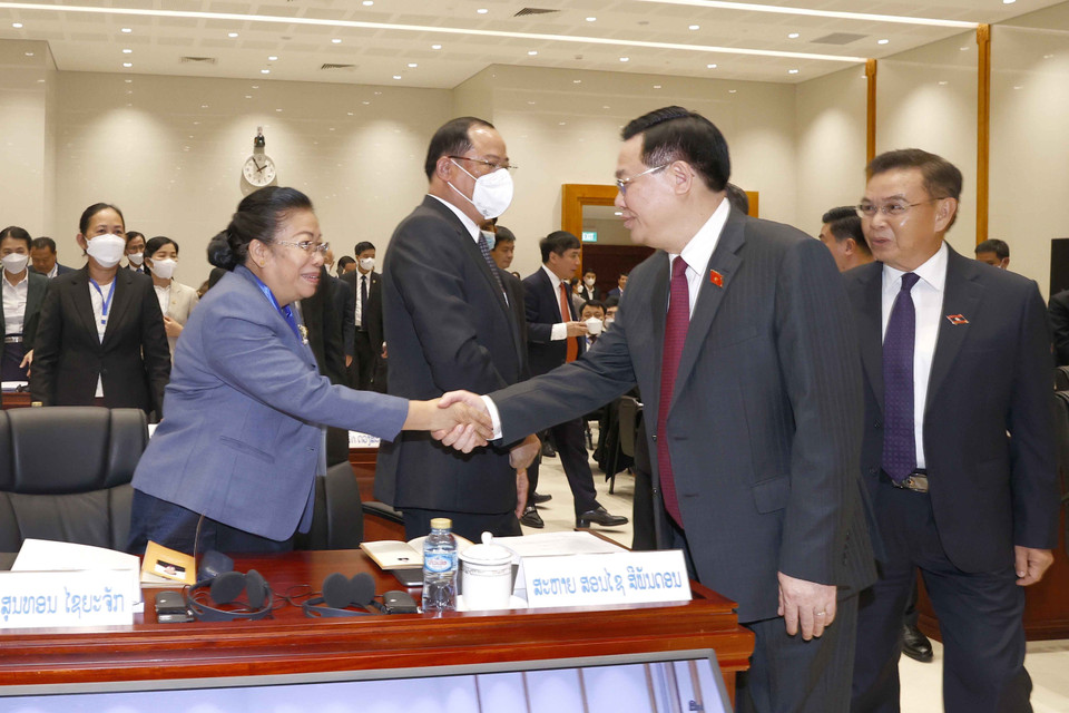 Chủ tịch Quốc hội Vương Đình Huệ với các đại biểu. (Ảnh: Doãn Tấn/TTXVN)