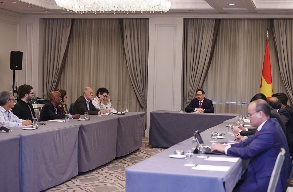 Thủ tướng Phạm Minh Chính tiếp bạn bè cánh tả Hoa Kỳ. (Ảnh: Dương Giang/TTXVN)