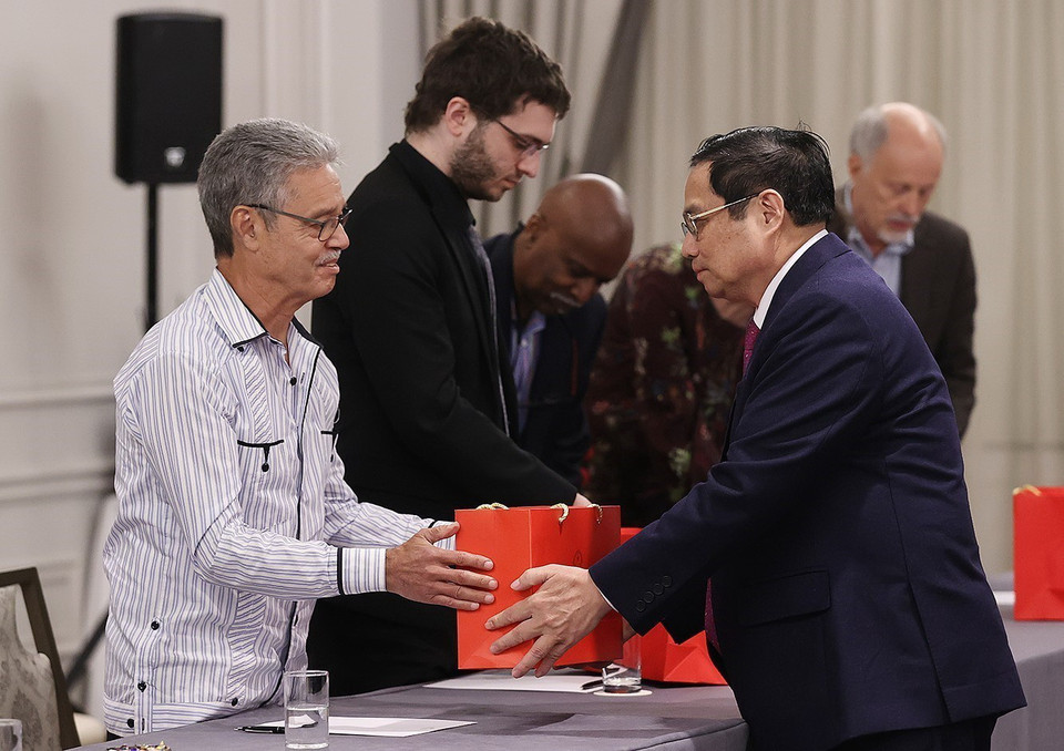 Thủ tướng Phạm Minh Chính tiếp bạn bè cánh tả Hoa Kỳ. (Ảnh: Dương Giang/TTXVN)